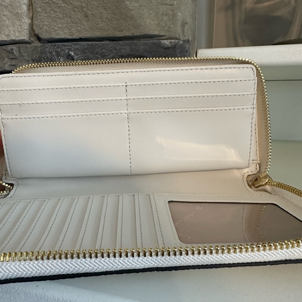 Michael Kors Zip Around Wallet-Beige - Picture 3 of 6
